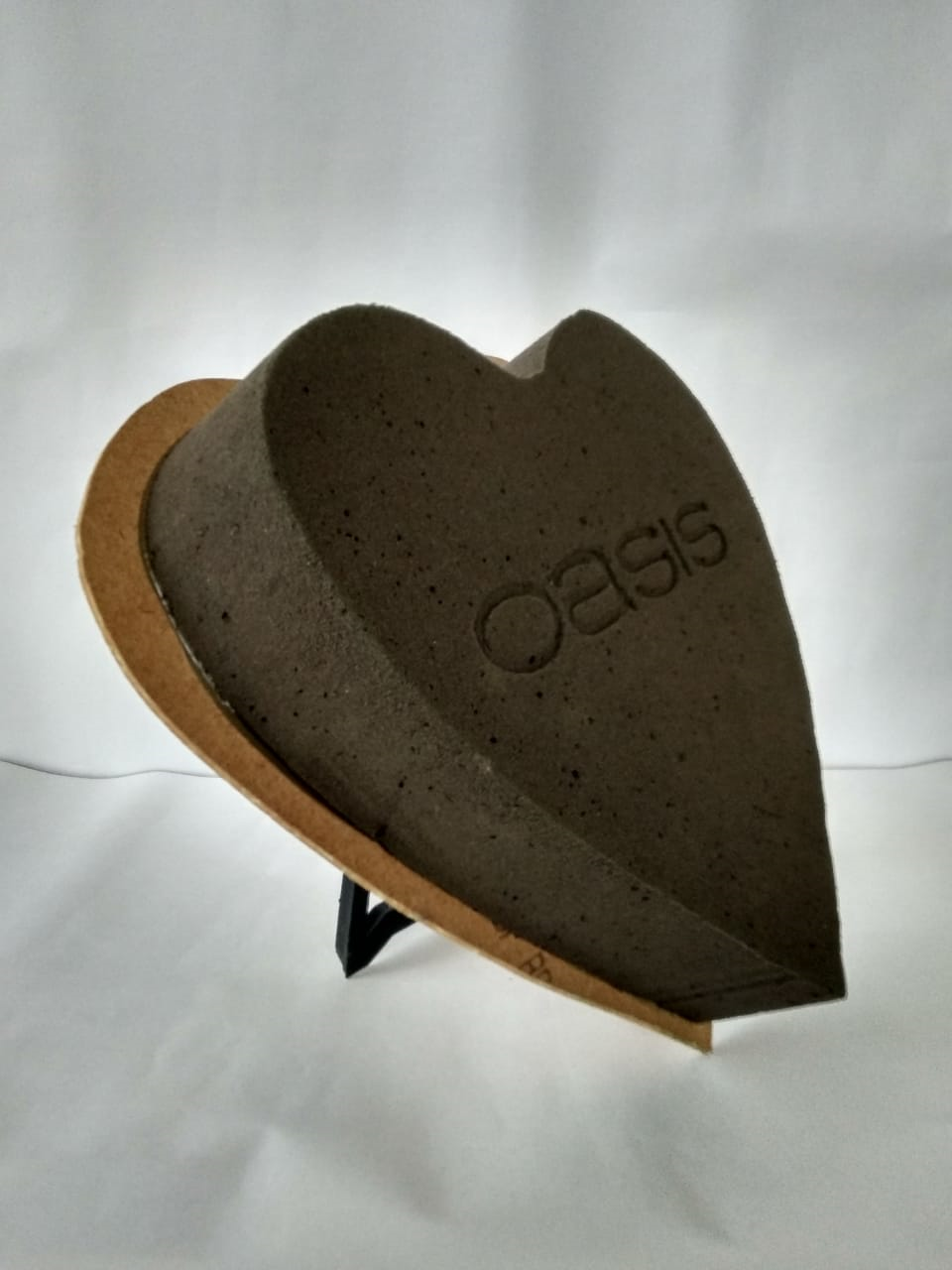 Oasis Close Heart with Stand