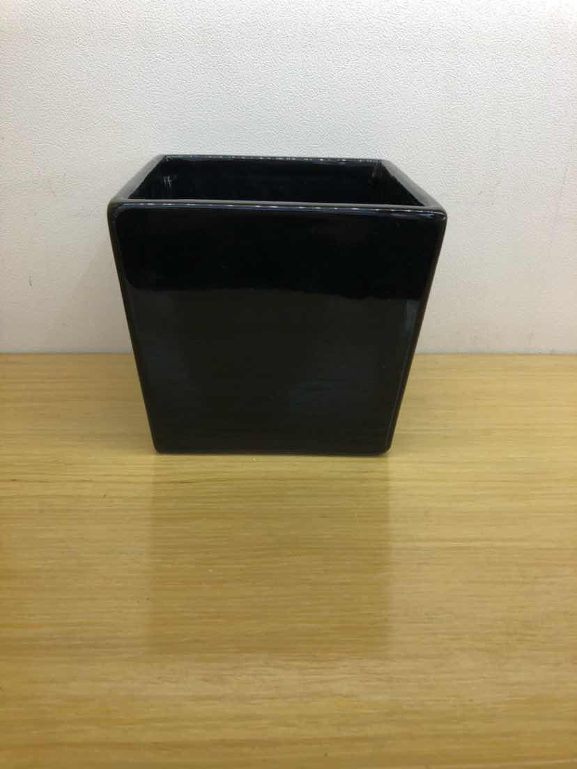 Ceramic flower pot Base Cube