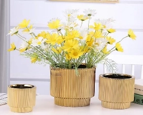 Ceramic pot ribbed