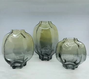 Glass vase keg shape