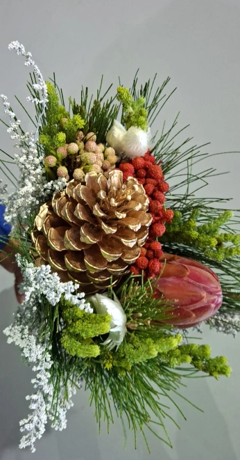 Bouquet xmas 1 protea with gold соne
