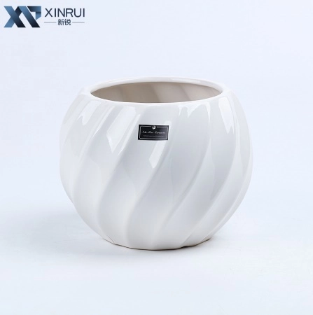 Ceramic pot Sphere Waived